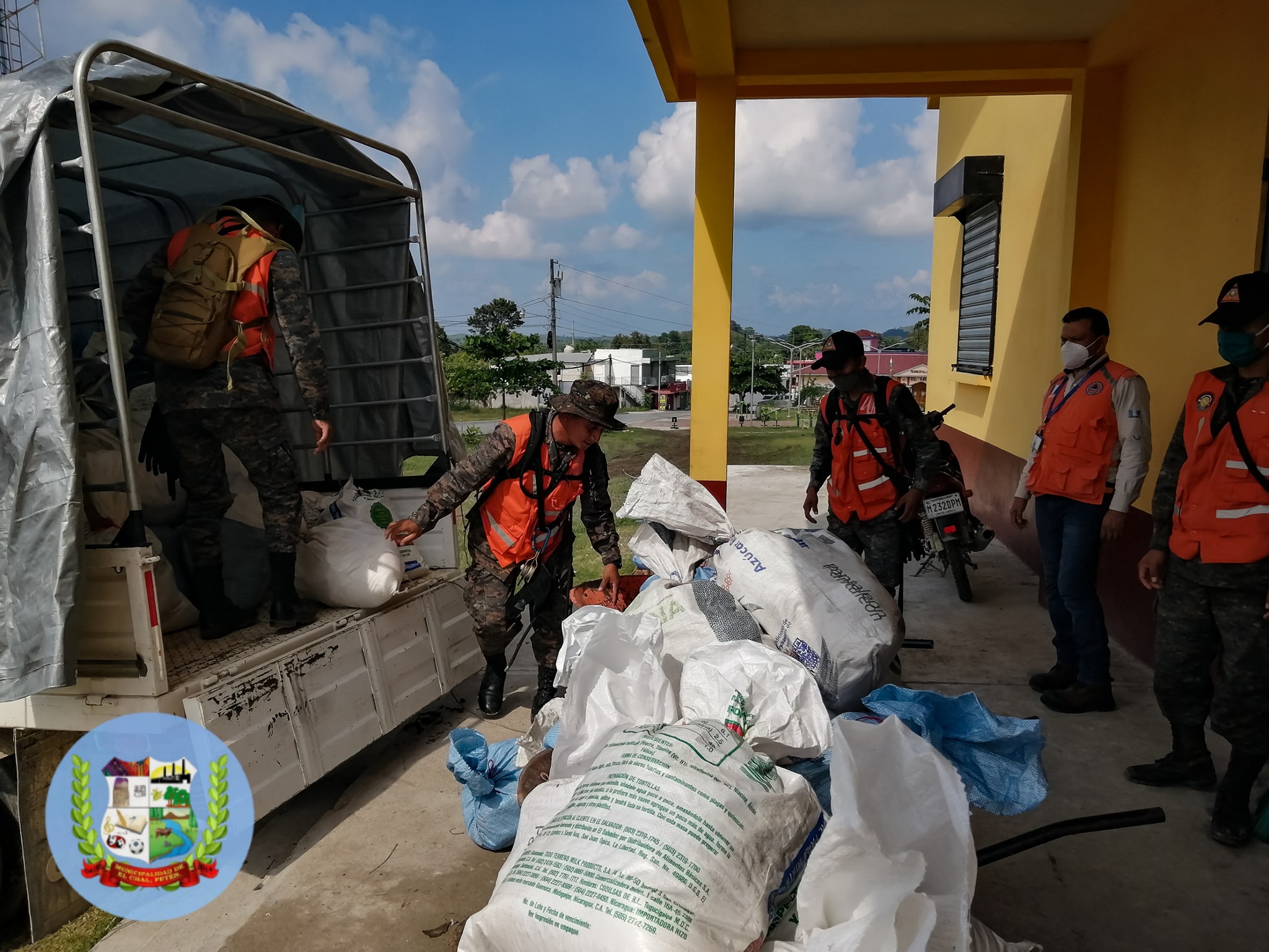 ENTREGA DE ASISTENCIA ALIMENTARIA A DAMNIFICADOS POR TORMENTA TROPICAL ETA