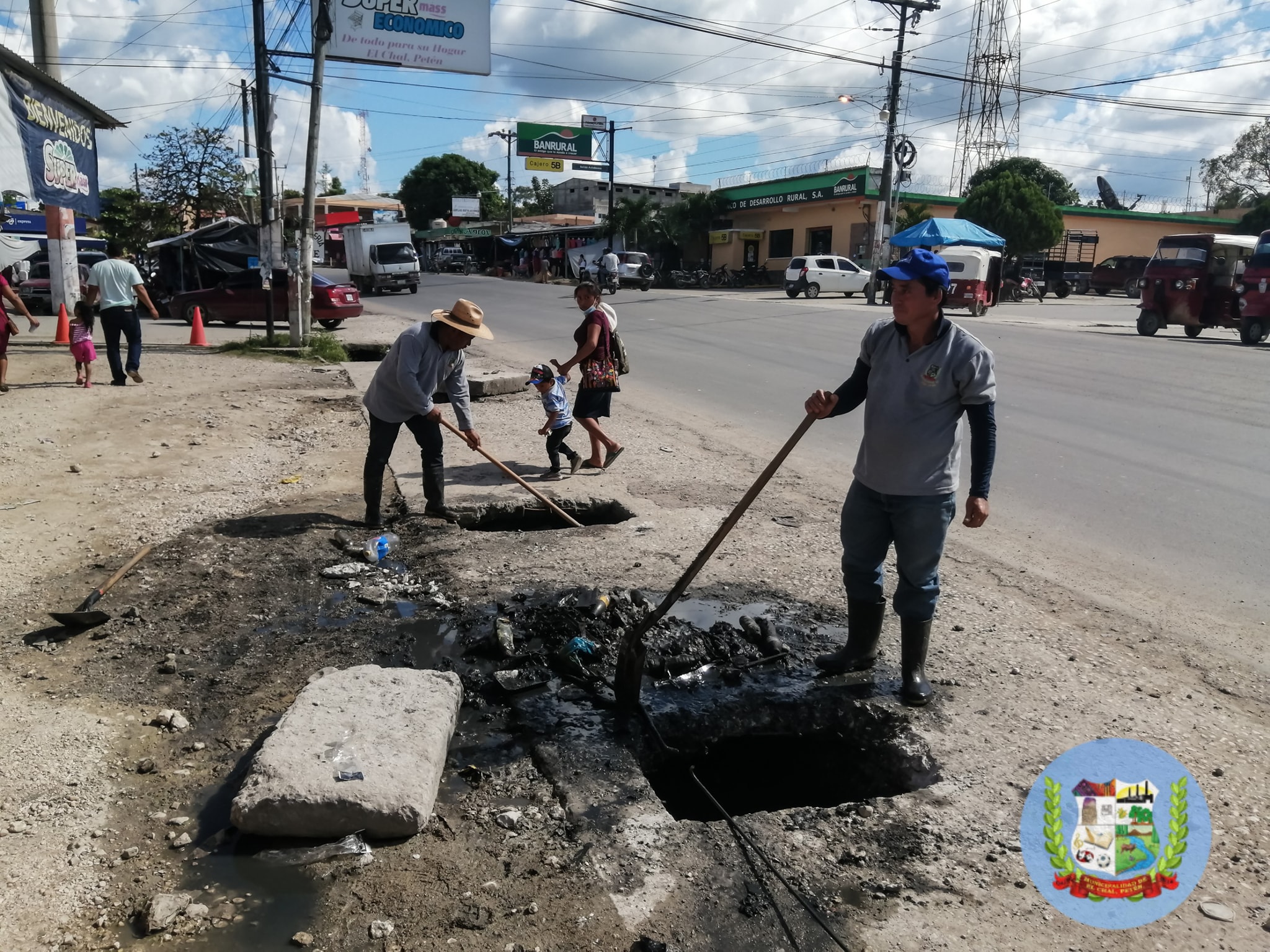 LIMPIEZA DE CUNETAS EN EL CASCO URBANO MUNICIPAL.