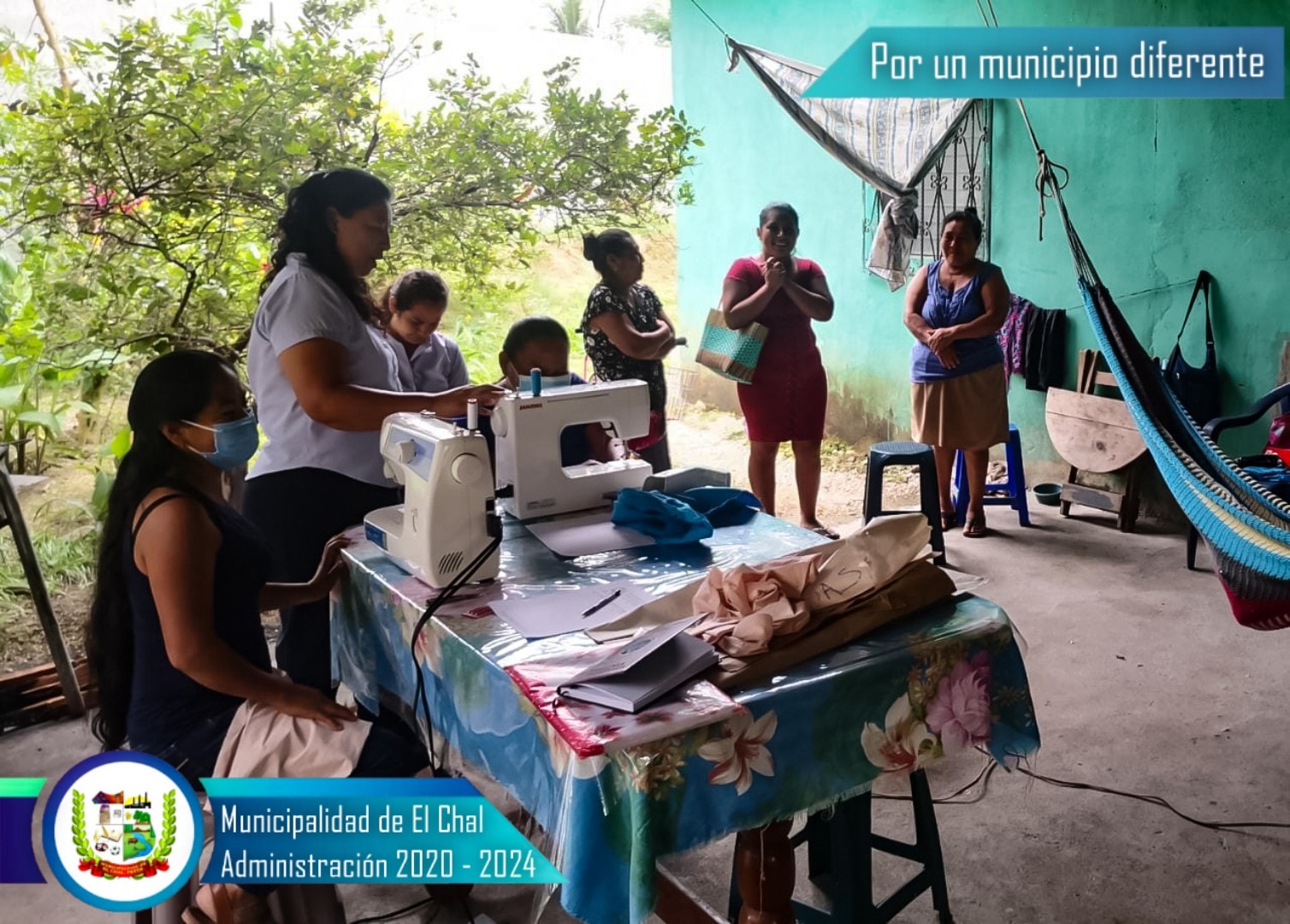 DIRECCIÓN MUNICIPAL DE LA MUJER, REALIZA TALLER DE MANUALIDADES.