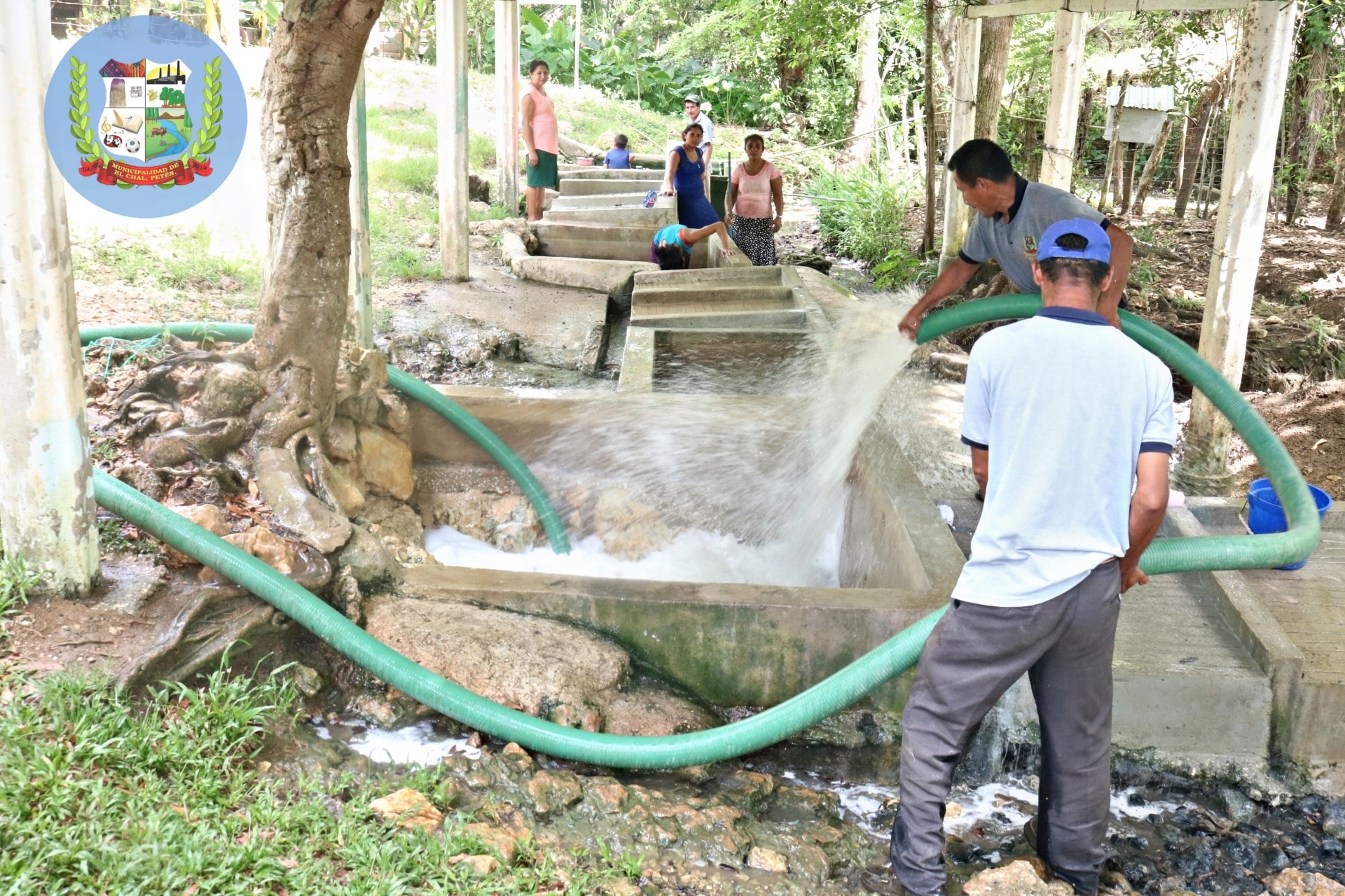 LIMPIEZA Y MANTENIMIENTO DE NACIMIENTO DE AGUA EN BARRIO SAN CARLOS.