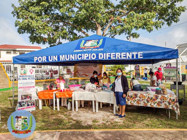 MUJERES ORGANIZADAS DE EL CHAL PARTICIPARON EN LA FERIA ARTESANAL DEL EMPRENDIMIENTO.