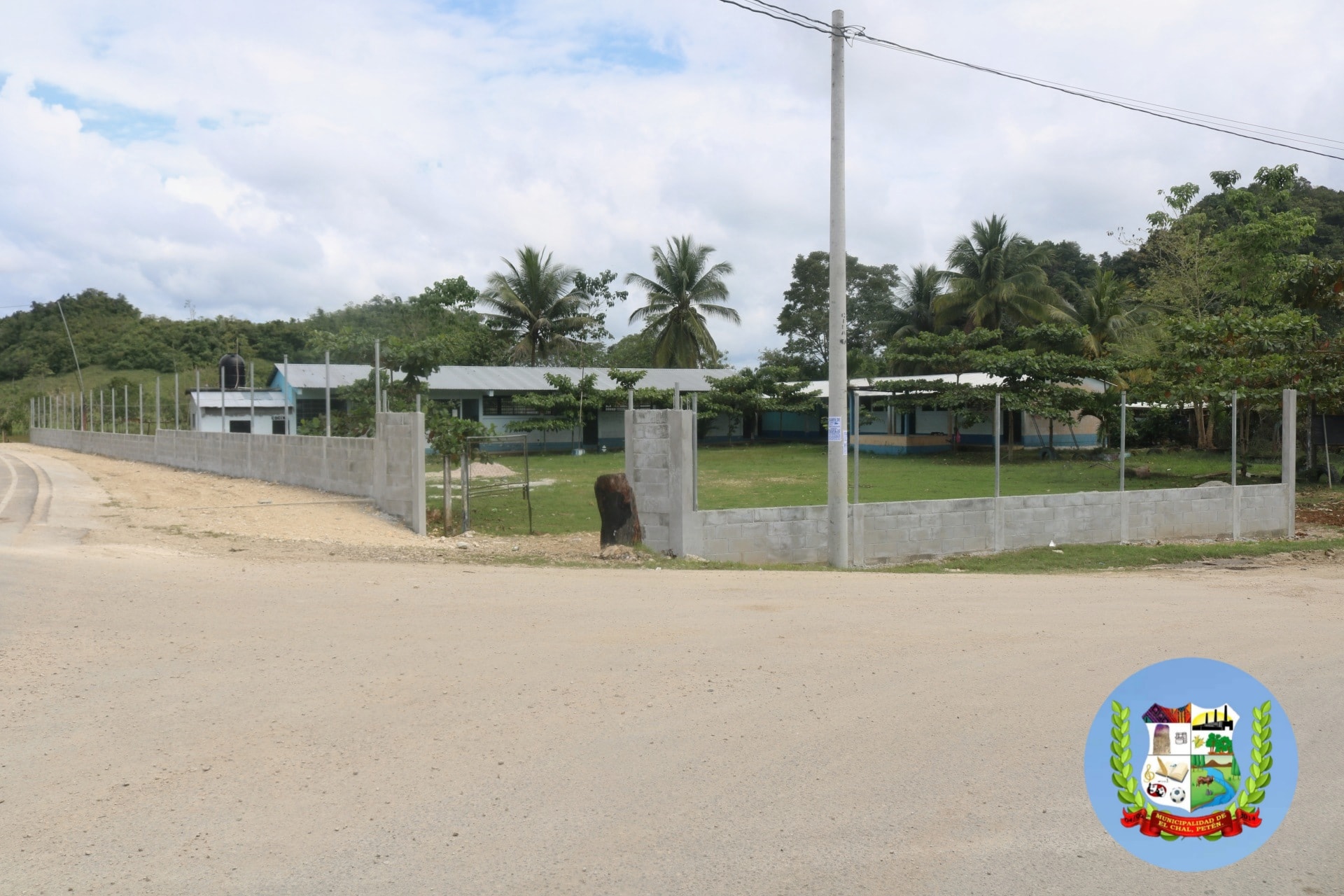 CONSTRUCCIÓN DE MURO PERIMETRAL EN LA ESCUELA PRIMARIA DEL CASERÍO AGRICULTORES UNIDOS.