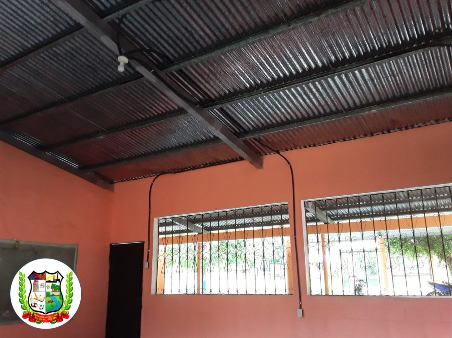 INICIO REPARACIÓN SISTEMA ELÉCTRICO, ESCUELA OFICIAL RURAL MIXTA, CASERÍO EL QUETZAL.