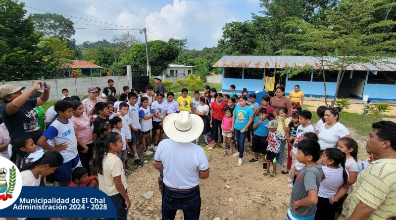 MUNICIPALIDAD DE EL CHAL IMPULSANDO EDUCACIÓN AMBIENTAL CON JORNADA DE REFORESTACIÓN EN BARRIO SAN JOSÉ MUNICIPALIDAD DE EL CHAL IMPULSANDO EDUCACIÓN AMBIENTAL CON JORNADA DE REFORESTACIÓN EN BARRIO SAN JOSÉ