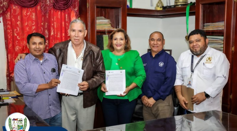 FIRMA DE CONVENIO EN BENEFICIO DE LA EDUCACIÓN DE EL CHAL FIRMA DE CONVENIO EN BENEFICIO DE LA EDUCACIÓN DE EL CHAL