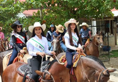 Desfile Hípico en Las Nuevas Delicias Desfile Hípico en Las Nuevas Delicias